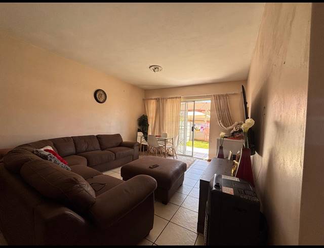 2 BEDROOM APARTMENT TO LET IN PELLISSIER